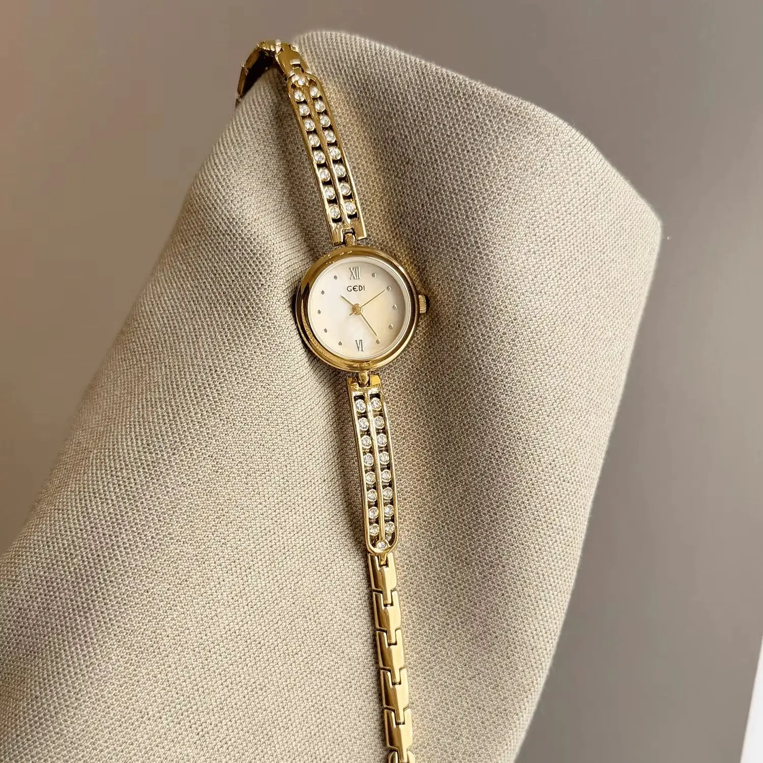 Watches for Women Compact bracelet Round Shell Dial Stainless Steel Wristwatch Elegant Ladies Quartz Watch Dress Clock Gifts