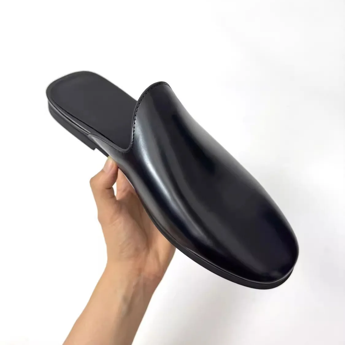 

Summer New Casual Outdoor Slip-On Lazy Mules Men Women Commute High-End Sensation Slippers Couple Slip-Ons Flat Heel Rubber