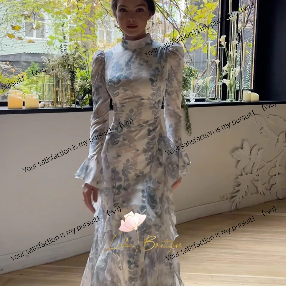 

Весеннее нежное атласное платье с тонкими бретелями и принтом, длинное женское платье с длинными рукавами