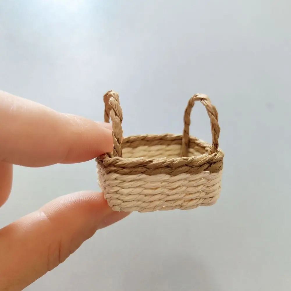 Mini cesta para casa de muñecas en miniatura, cesta tejida a mano a la moda hecha a mano, cesta de vid de papel DIY para muñecas BJD/para muñecas Ob11