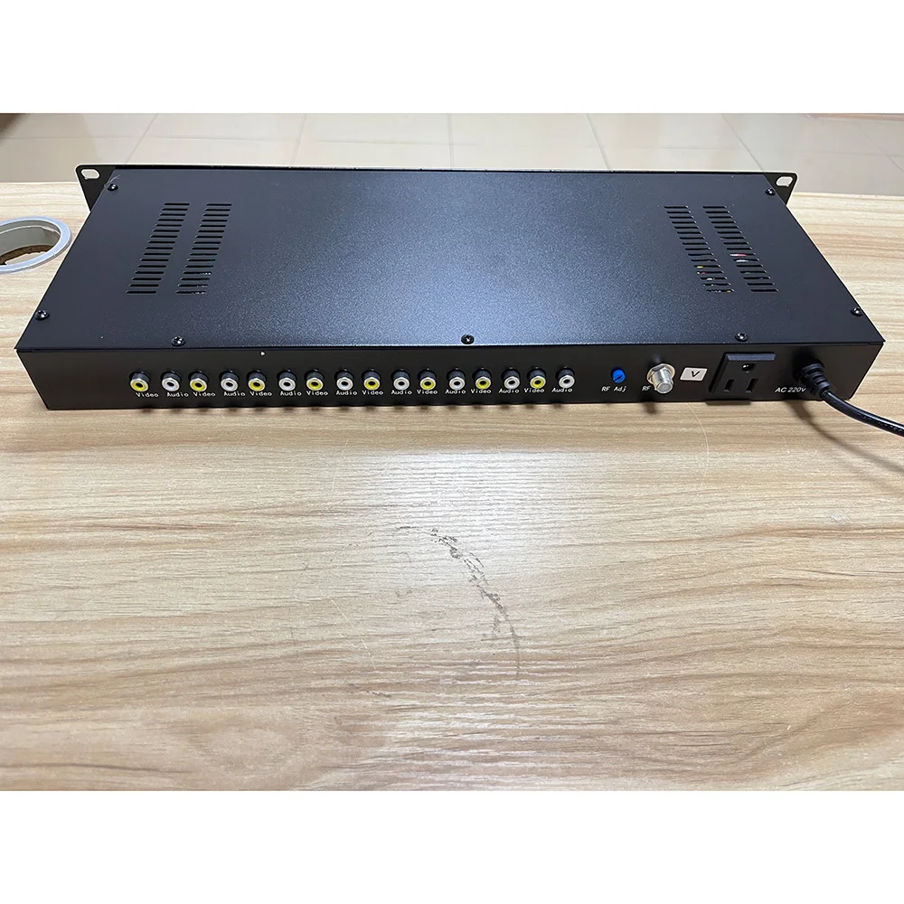8 قنوات التناظرية المغير AV إلى RF فندق كابل الجبهة نهاية الصوت والفيديو إلى RF PAL-DK PAL-BG NTSC RF المغير