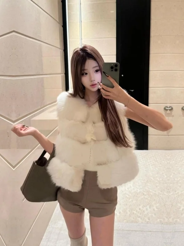 

Thickened Short Fur Vest Women's Winter Warm Slimming Plush Outerwear Korean Style round Neck Three Button Closure Coat