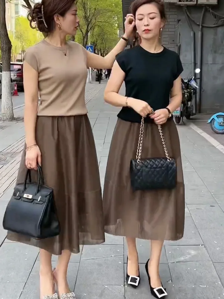 

Стильный антивозрастной повседневный костюм-двойка для женщин: осенний, стройнящий, из высококачественного материала, удобный крой