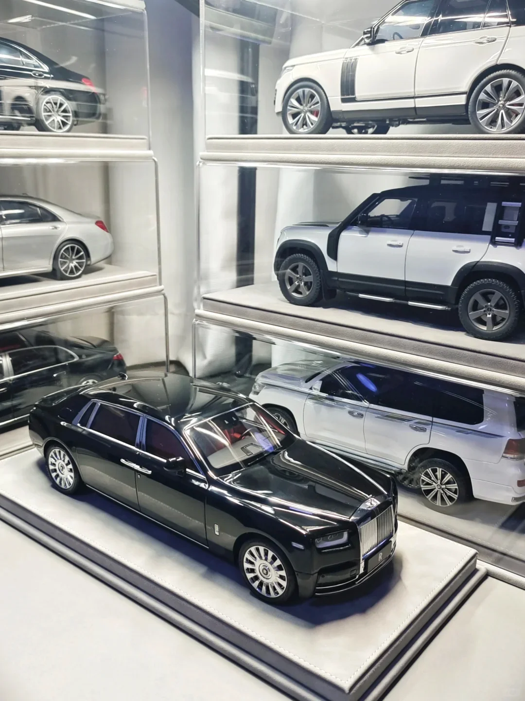 1:18 Rolls Royce Phantom Starlight Headliner Alloy Model Car Toy Diecasts Casting Sound and Light Car Toys For Children Vehicle
