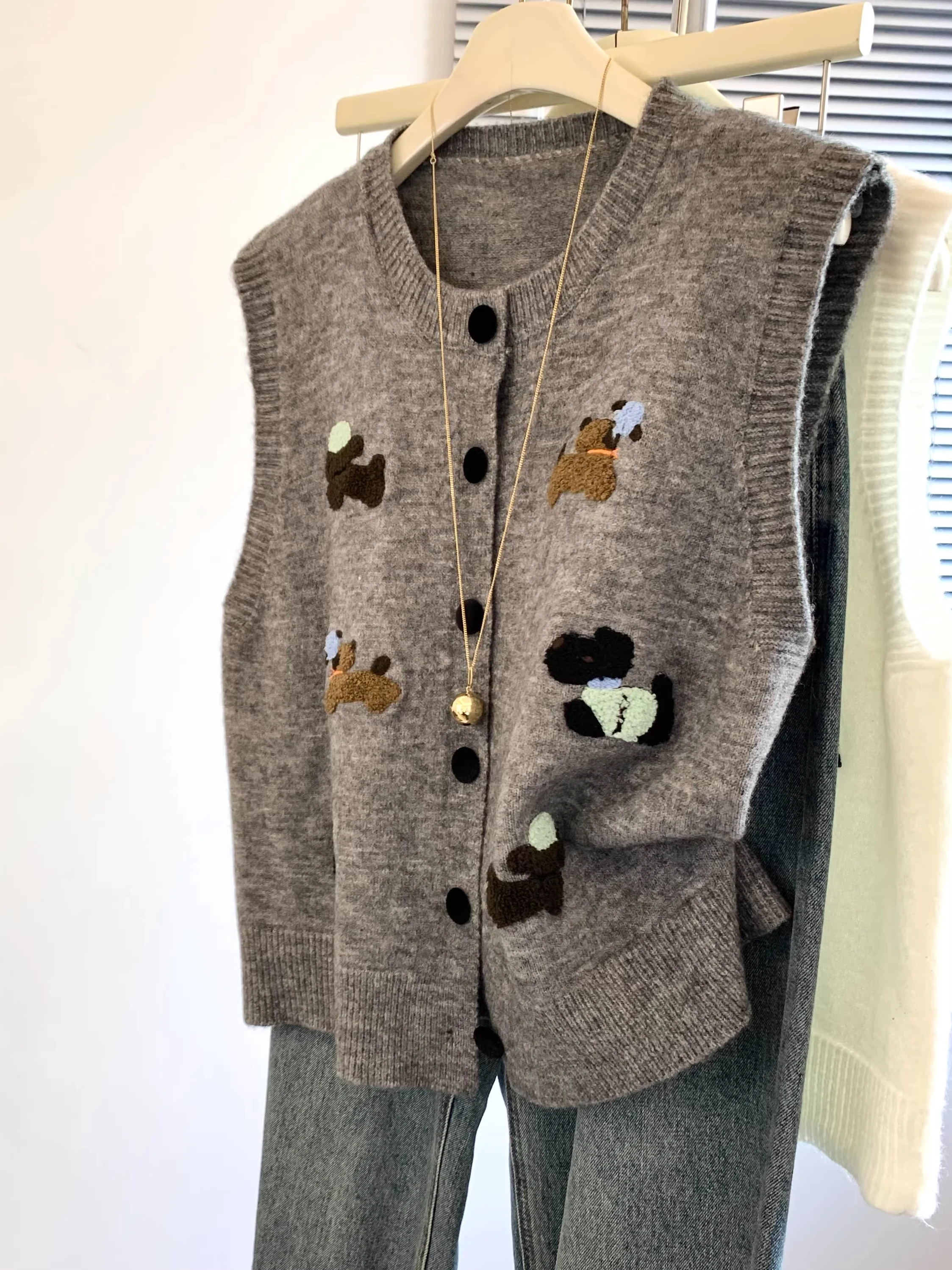 

Korean Sle Dog Embroidery Knitted Vest ex Spring Soft Cozy Faion Layering Sweater Straight Cut Polyester Fiber