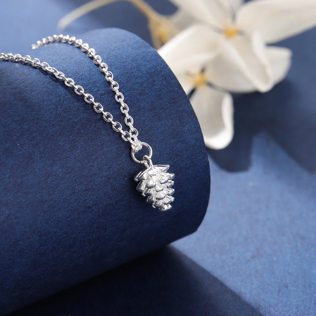 

New Fashion 925 Sterling Silver Pine Cone Plant Personality Clavicle Chain Pendant Necklaces XL154