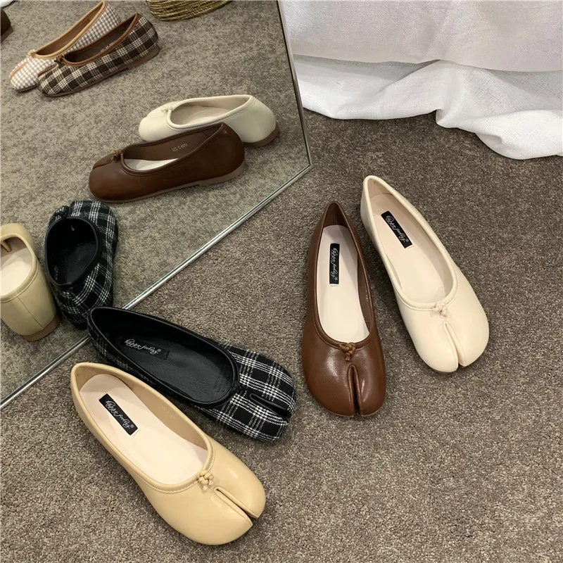 

Women Flats Tabi Ninja Shoes Woman Microfiber Leather Comfy Flats Split Toe Slippers Soft Bottom Loafers Solid Brief La