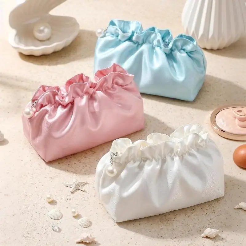 Tragbare Polyester-Kosmetiktasche in Wolkenform mit Kordelzugverschluss, glänzender Oberfläche, großer Kapazität, Reise-Organizer für den täglichen Gebrauch. – Detail 5