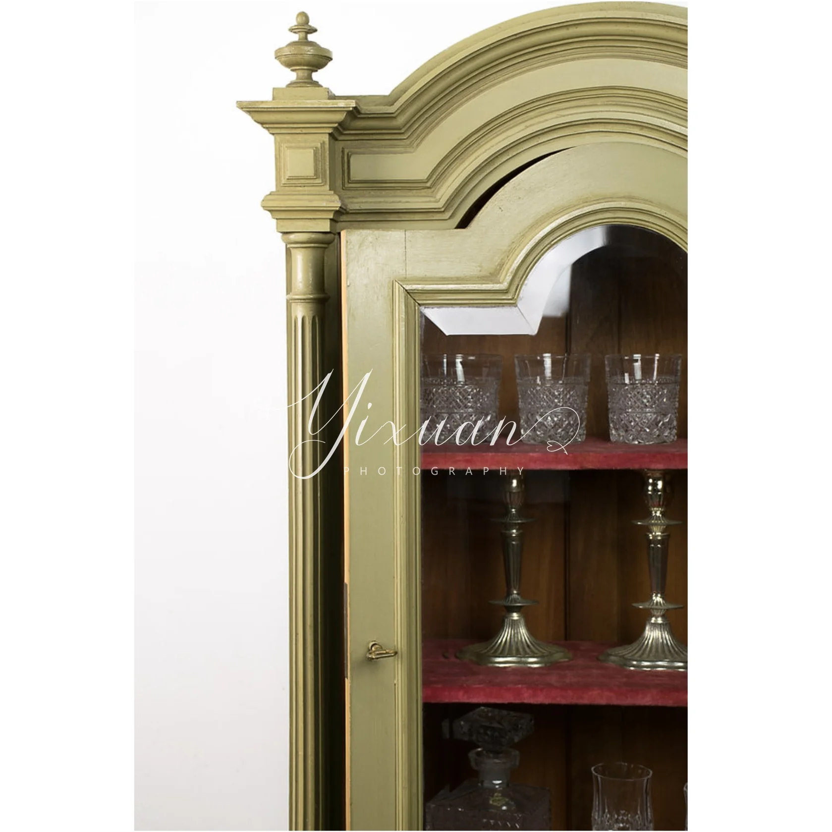 Amerikanischer, moderner, minimalistischer Weinschrank-Spind