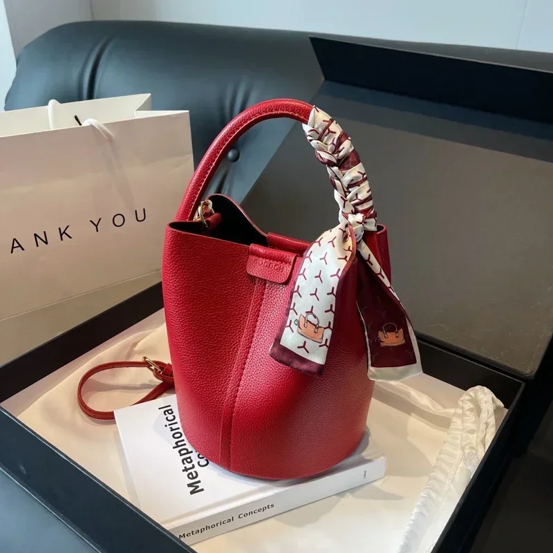 Advanced Western Style Red Wedding Bridal Bag 2024 New Autumn/Winter Versatile Crossbody Bag Handheld Bucket Bag