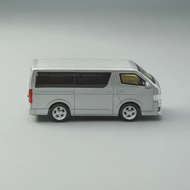 Modelo de coche de aleación MPV Hiace 1:64, juguete de Metal fundido a presión, Mini vehículo, modelo de simulación, escala en miniatura, regalos para niños, decoración