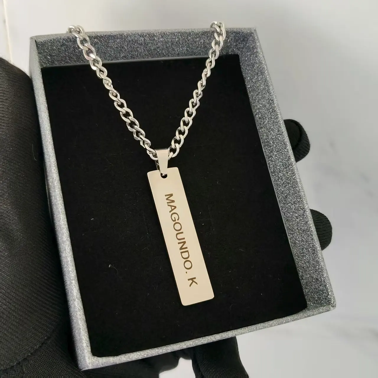 DCEE 2025 بالجملة مجموعة اسم مخصص رسالة/شعار شخصية قلادة وسوار مجموعة هدايا عيد الميلاد مبيعات المصنع مباشرة