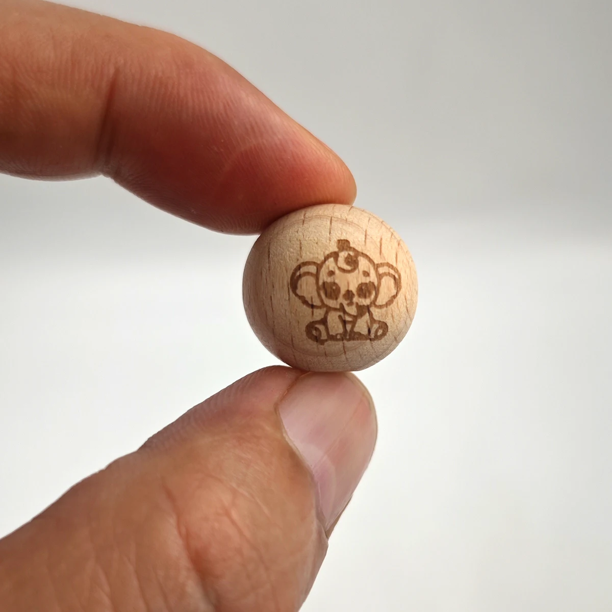 100pcs Wood Round Beads with Printed Elephant Pattern Wooden Round Cute Spacer Beads for Jewelry Garland Making Craft