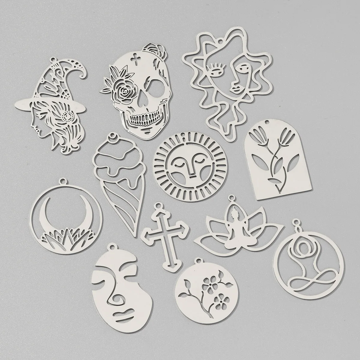10pcs/Lot Stainless Steel Lucky Poker A DIY Charms Ice Cream Eye Necklace Pendants Woman Flower Jewelry Finding Wholesale