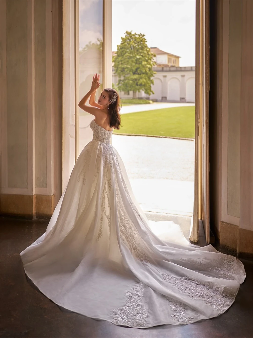 Customized Sexy White Organza Wedding Dress Soft Sweetheart Sleeveless Bridal Gowns Formal A-Line Chapel Train Vestido De Novia