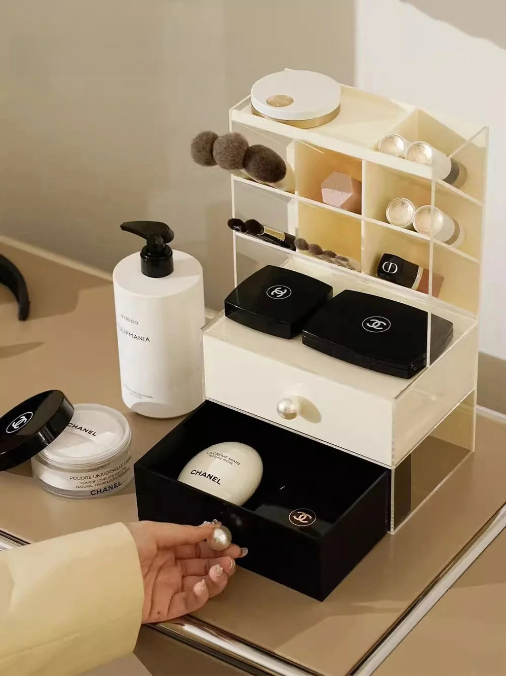 

Pearl Acrylic Cosmetic Storage Box Dustproof Desktop eup Desk Lipsti Jewelry Der Organizer Ele Home Decor