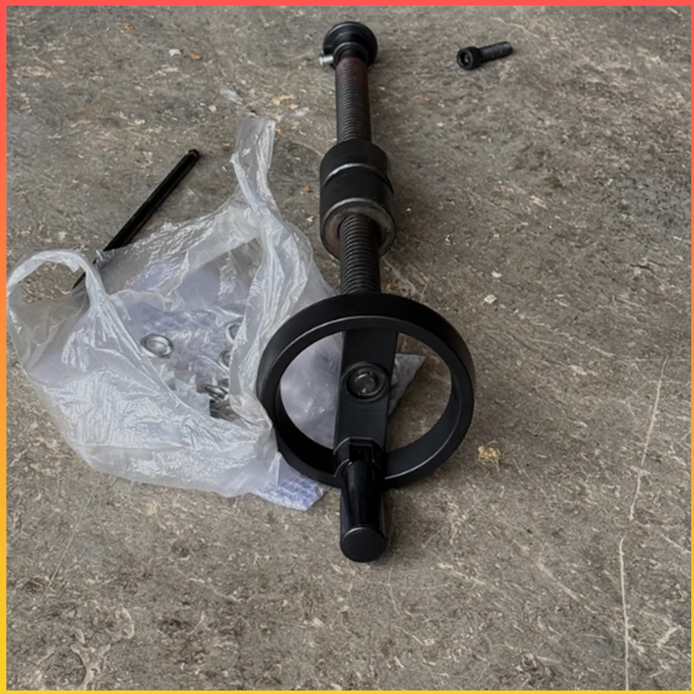 

Комплект трапецеидального ходового винта T16x4x220 мм с ручным колесом и креплением для деревообрабатывающего оборудования