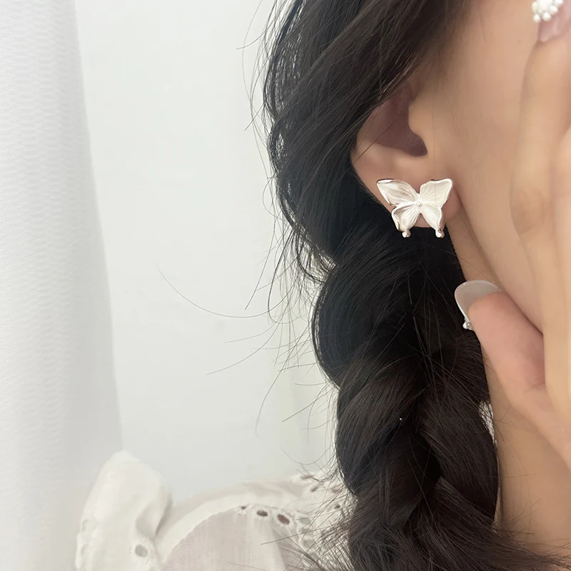 

Tibetan Silver Butterfly Insect Stud Earrings for Women Party Minimalist Cute Fashion Jewelry Light Luxury Accessories