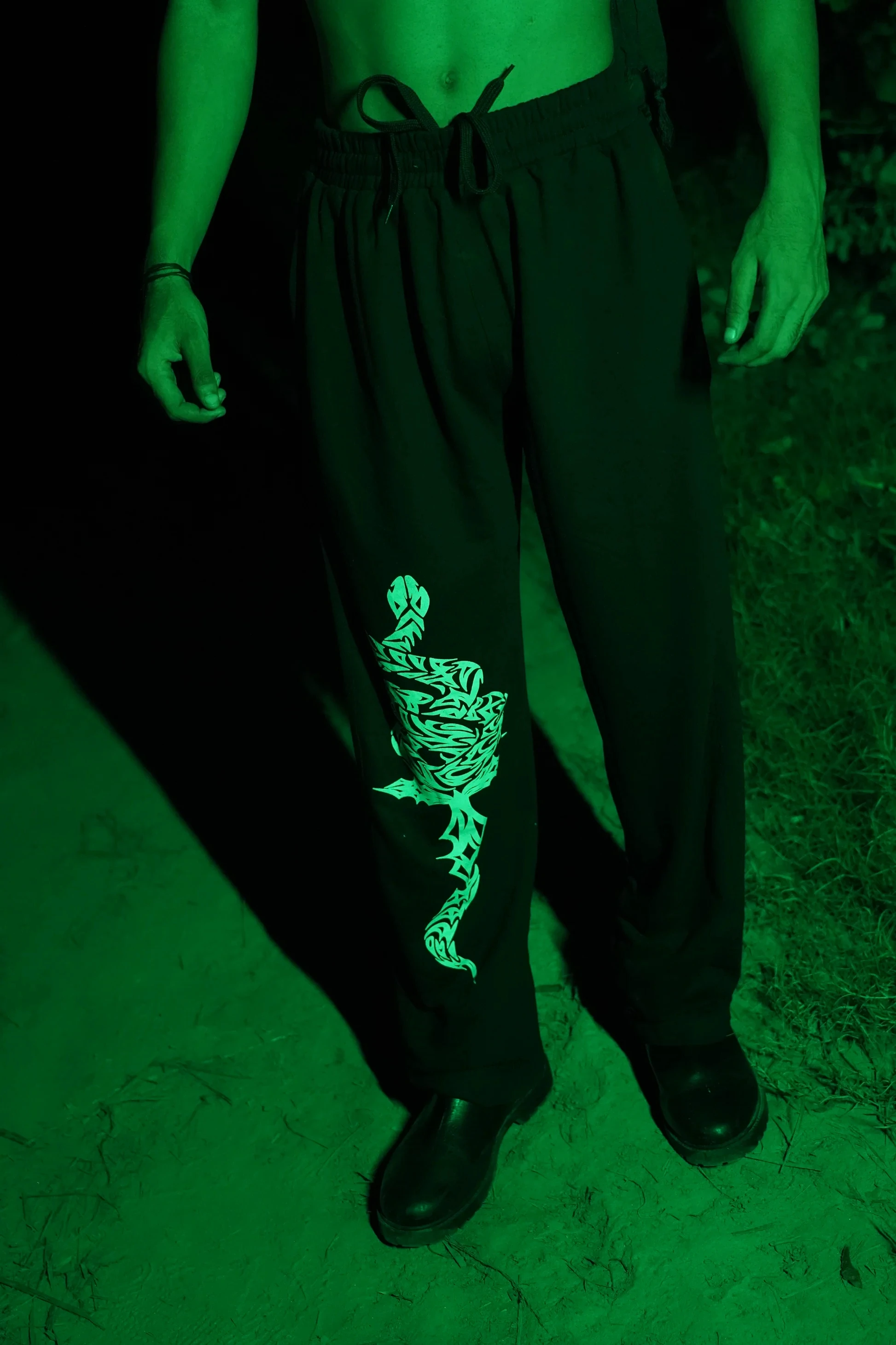 

Персонализированные американские брюки в стиле High Street с 3D-принтом в виде змеи и меча, оверсайз, свободного кроя, черные, в готическом стиле, летние, новые