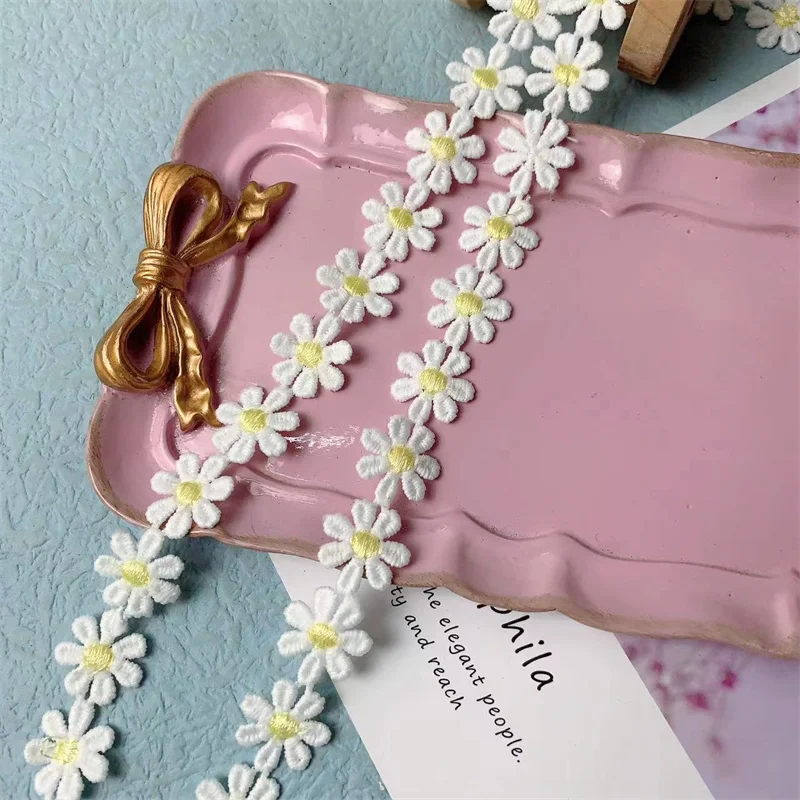 1.8CM di larghezza bellissimo cotone piccola margherita fiori ricamati nastro tessuto di pizzo vestito Applique bambole vestiti fai da te cucito