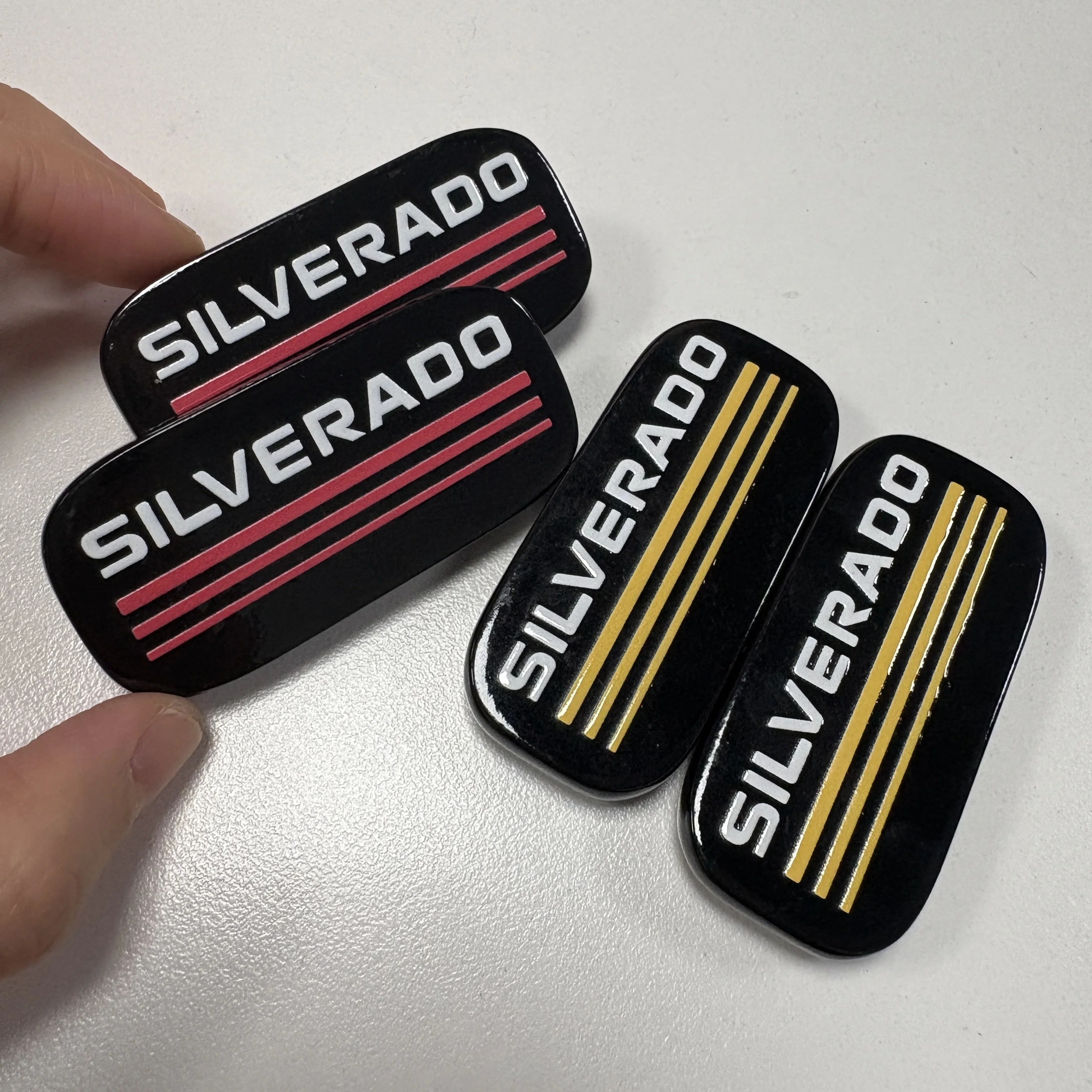 

Badge For 99-07 Side Roof Pillar Cab Pastable Badge Nameplate Emblem （Red / Yellow）