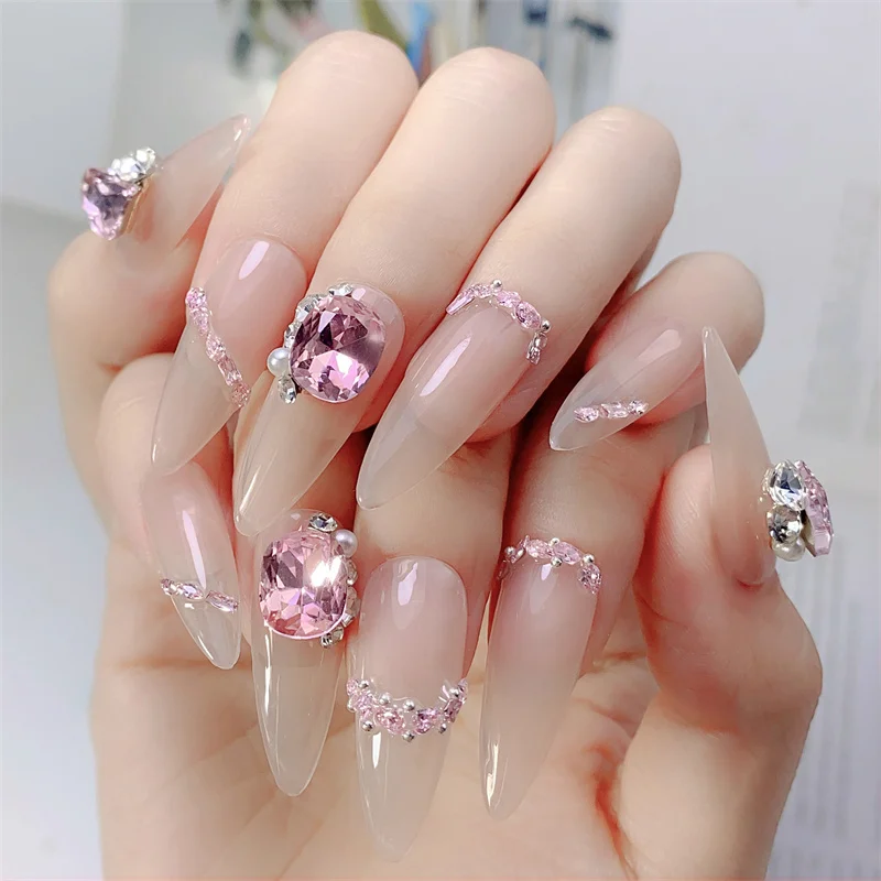 Il Design accattivante Super Flash splendidamente realizzato aggiunge un tocco di glamour migliora la tua Manicure, ideale per gli amanti delle unghie