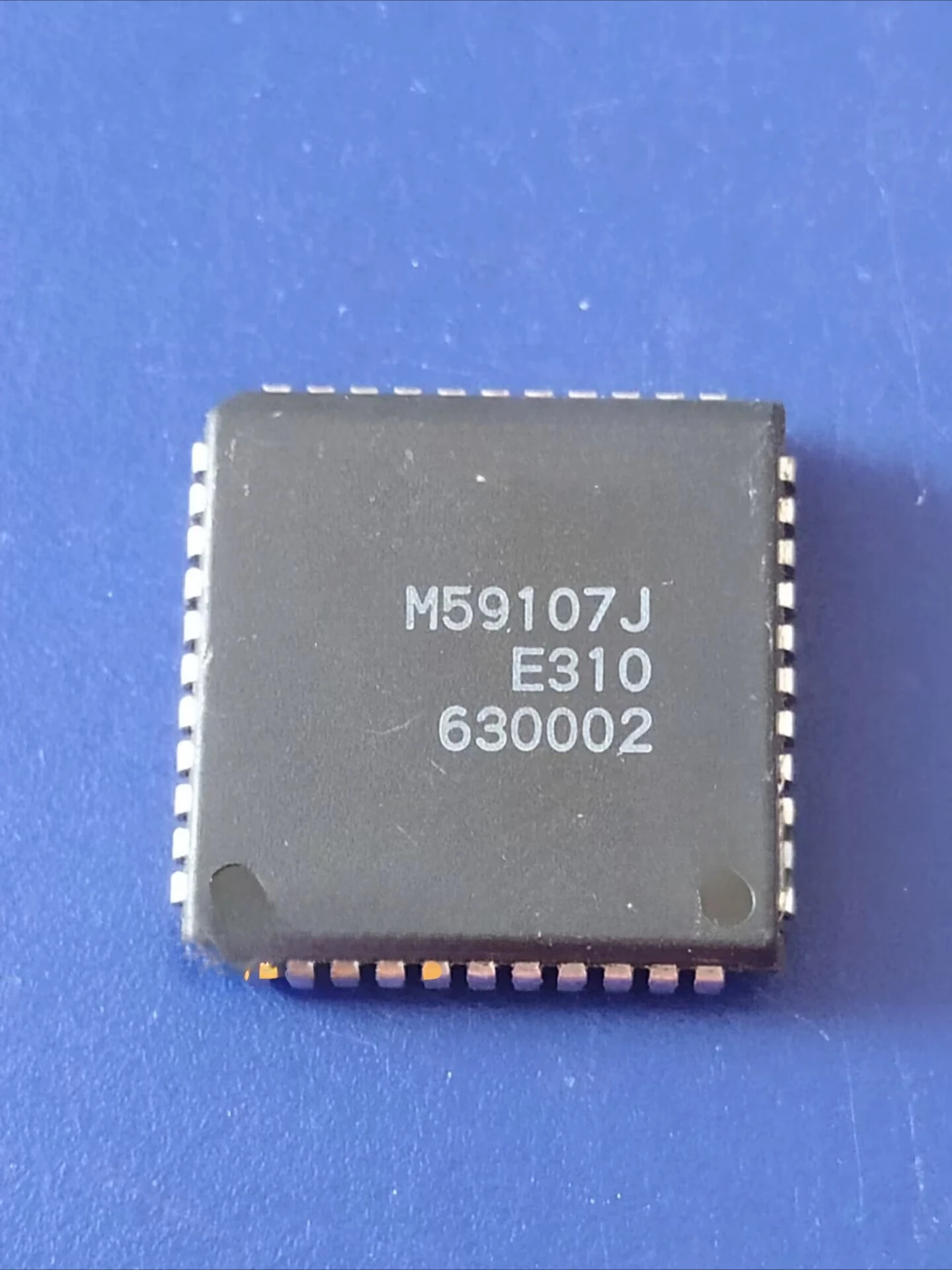 M59107J chip in PLCC format, brand new
