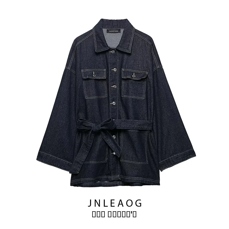 

Модная джинсовая куртка с поясом, воротником-стойкой и завязками на талии. Новинка весенней женской коллекции JNLEAOG. Из полиэфирного волокна, с длинными рукавами.