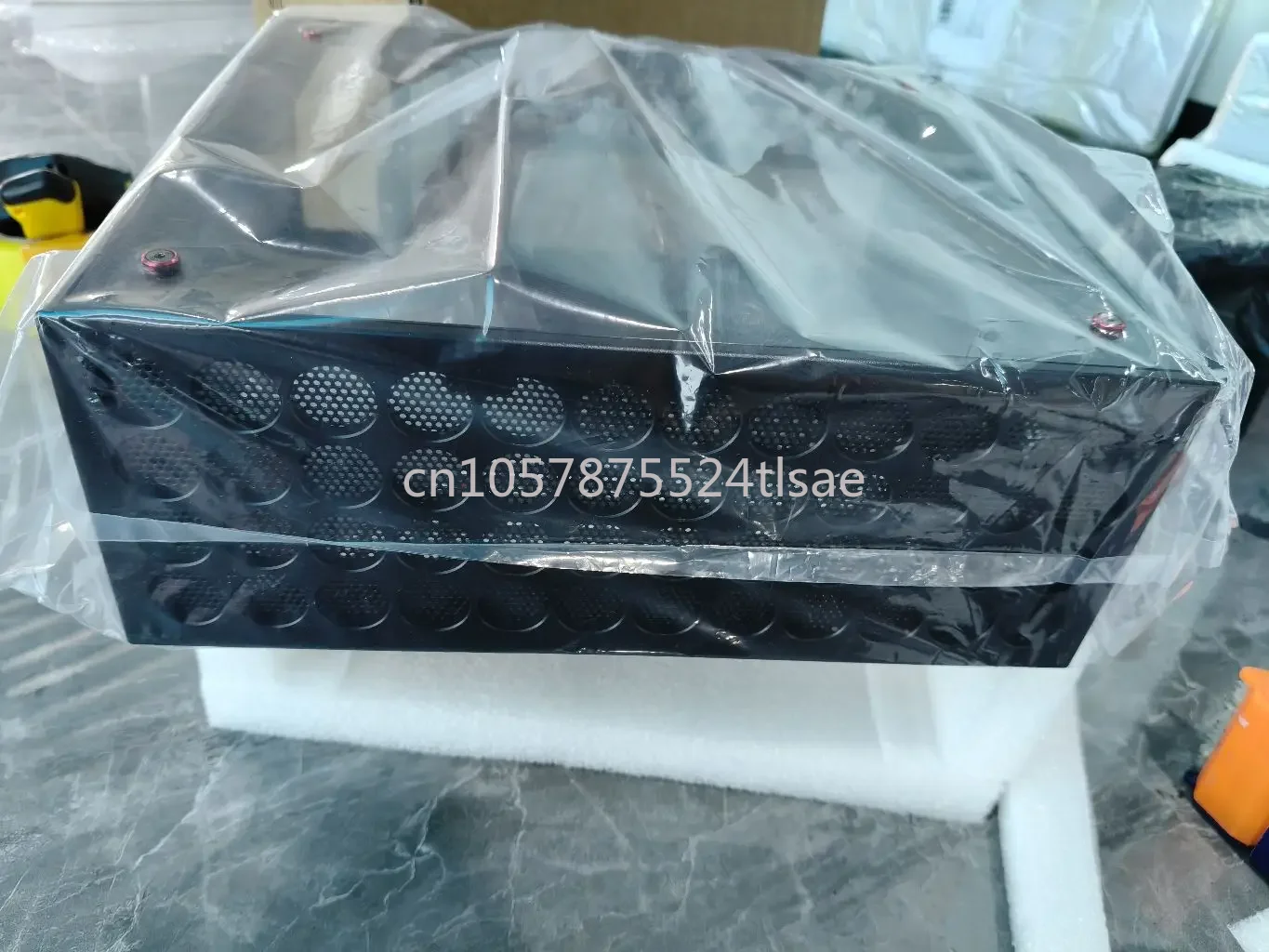 

Компактный корпус с поддержкой двухслотового PCI-адаптера половинной высоты, 218 * 99 * 261 мм, 5.6 л, V9, полностью алюминиевый