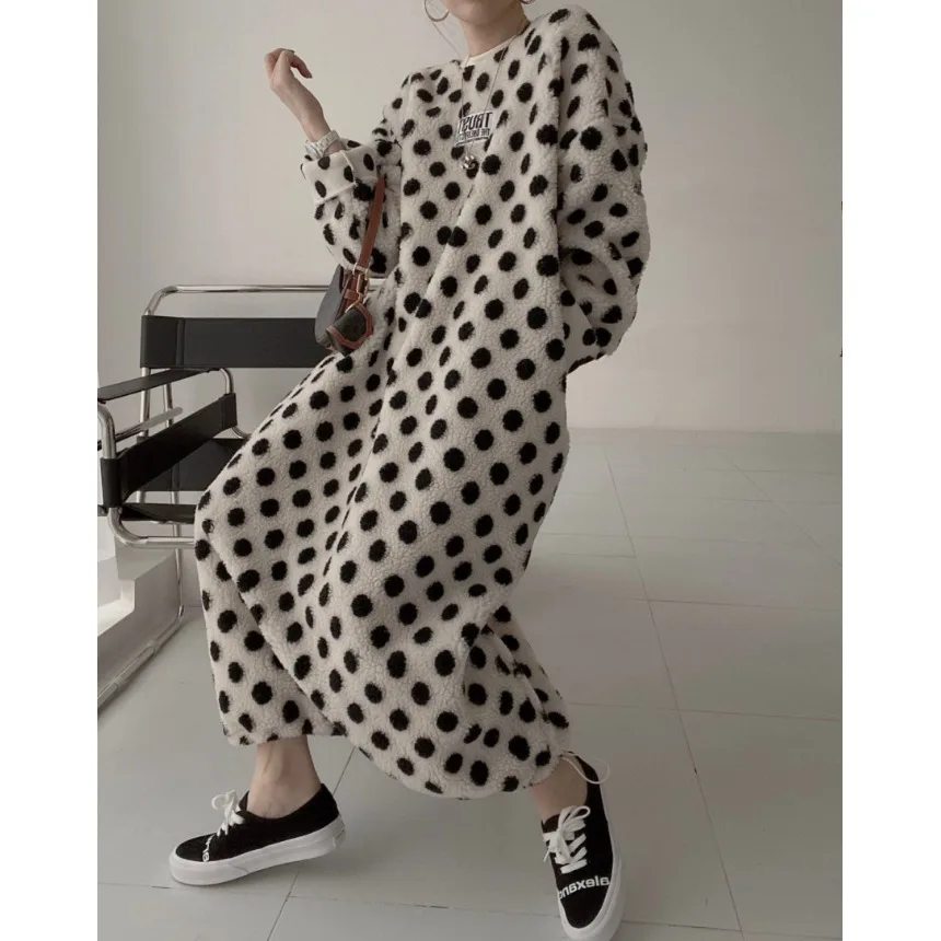 폴카 도트 양털 롱 드레스 여성용 라운드 넥 루즈핏 가을 겨울 따뜻한 안티에이징 헴라인 트렌디 한국 스타일 드레스
