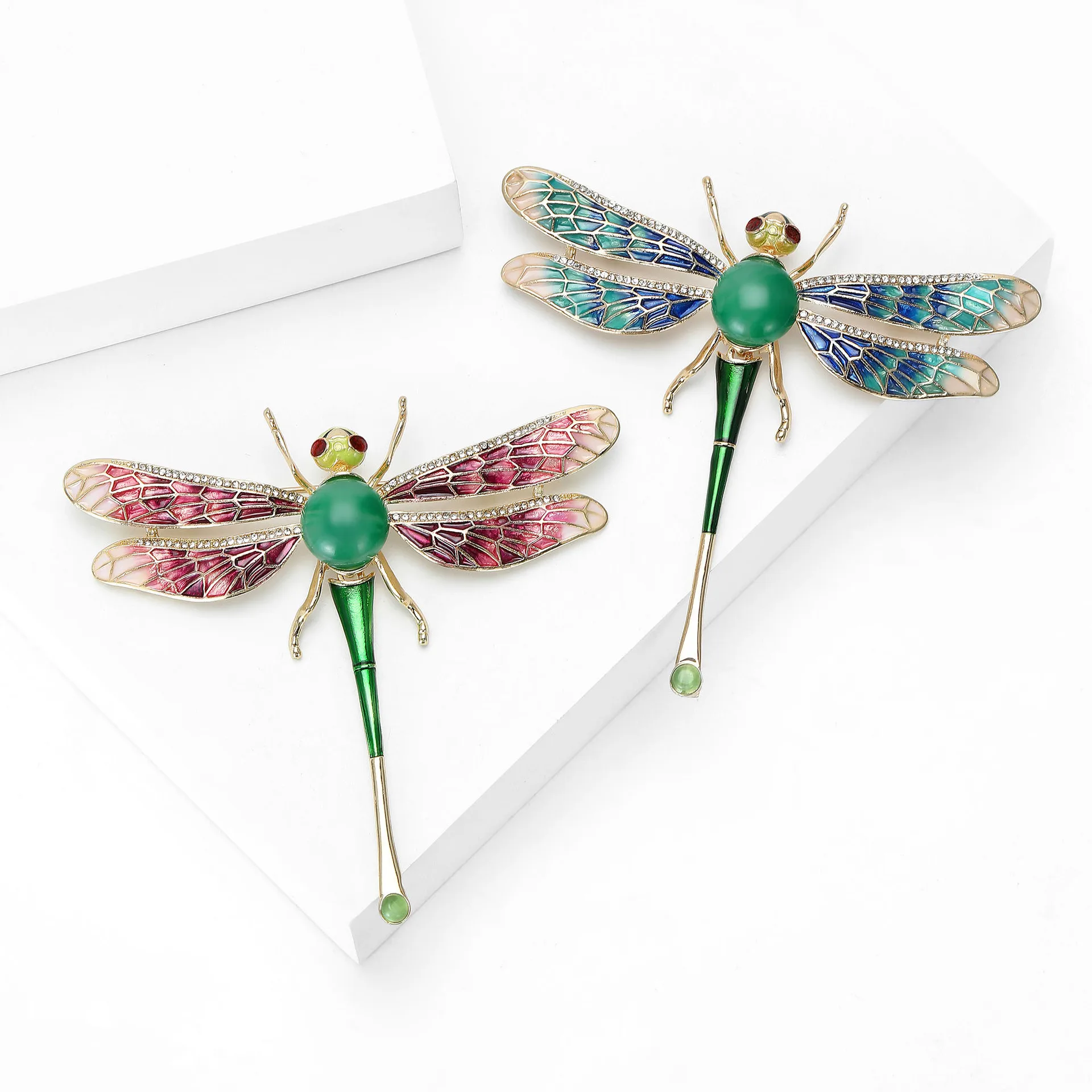 3D Emaille-Kristall Libellen-Brosche Glänzende Strass-Verzierte Insekten-Anstecknadel Libellen-Reversnadel mit grüner Jadeperle