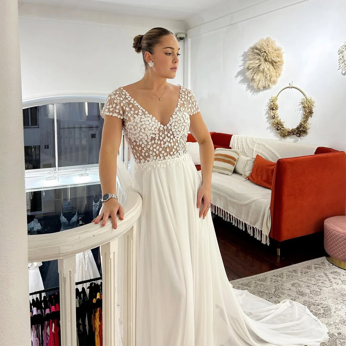 ชุดแต่งงานผ้าชีฟองลูกไม้แบบเปิดหลังสำหรับเจ้าสาว ชุดเดรสยาวผ่าข้าง คอวี สำหรับผู้หญิง