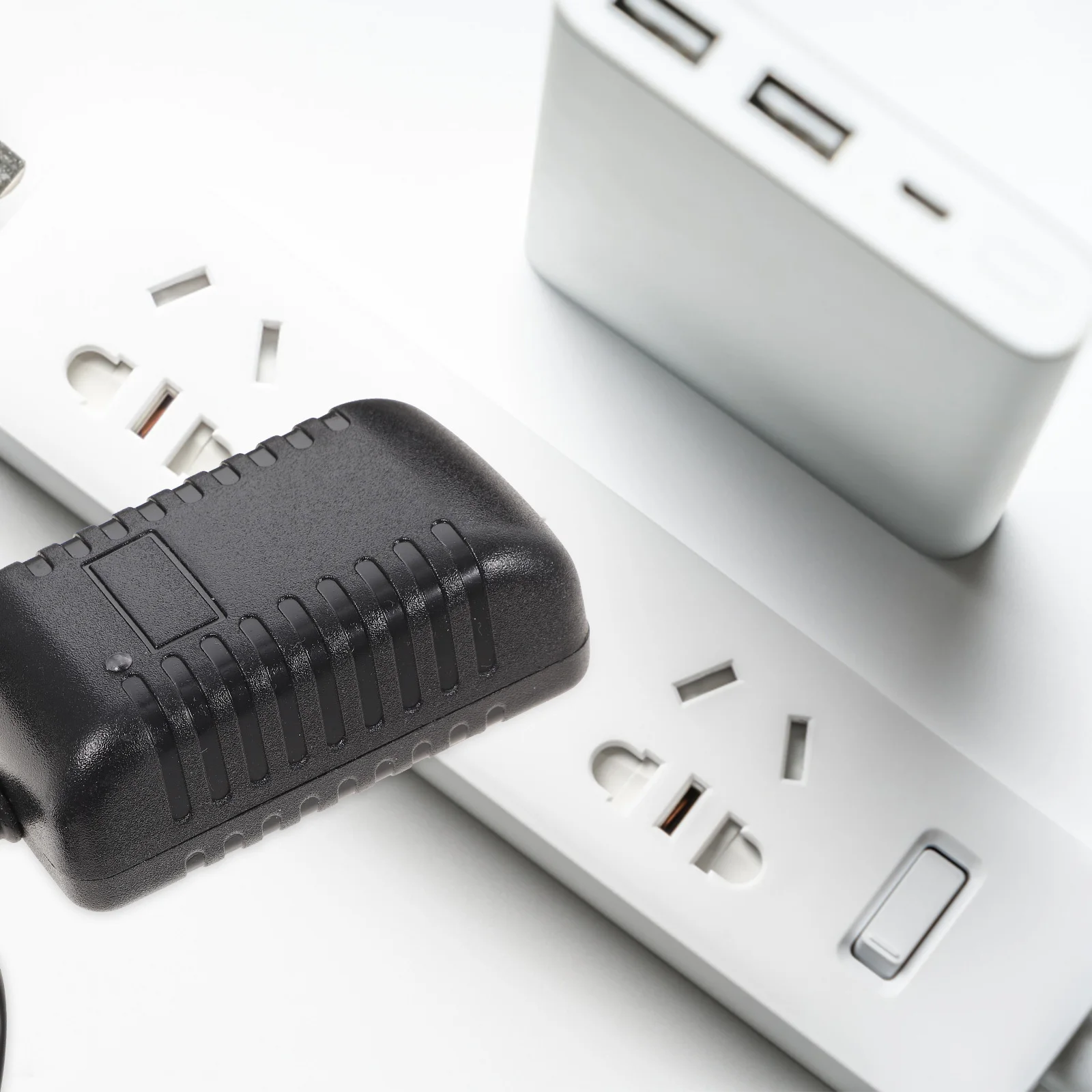 12 فولت 2A تيار مستمر موائم مصدر تيار التيار المتناوب 100 240 فولت إلى تيار مستمر 12 فولت محول LED LCD معدات راديو مكرر الهاتف اسلكية