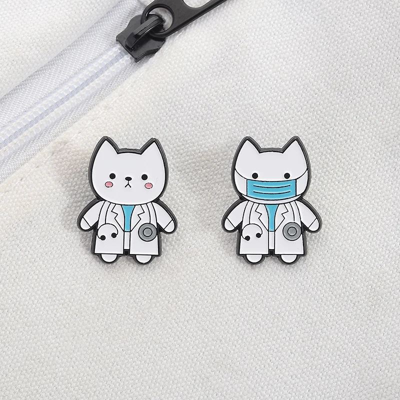 Dessin animé chats médecin broche émail broche mignon chaton stéthoscope Animal médecin broches vêtements revers Badge médical bijoux cadeau