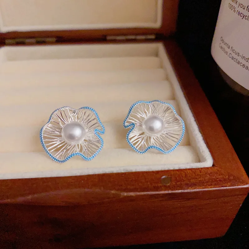 French Retro Light Luxury Ruffled Pearl Earrings 925 Silver Needle Elegant Senior Sense Exquisite Stud Earrings All-match Women
