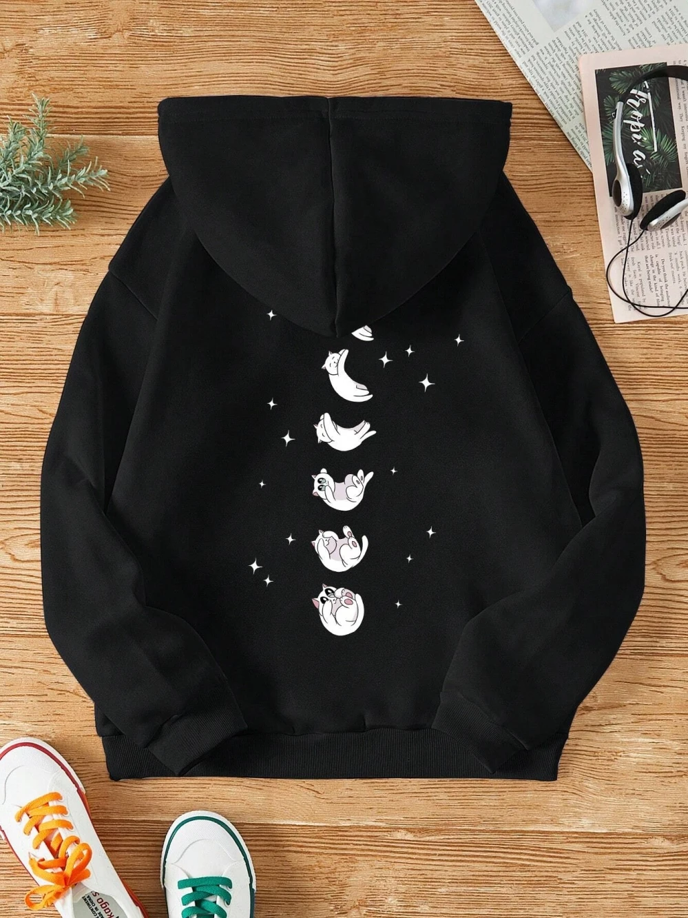 A Kitten Falling In The Starry Sky Male Sweatshirts Harajuku Fleece Hooded Fashion S-XXL Casual Hoodies Loose Oversize Tops