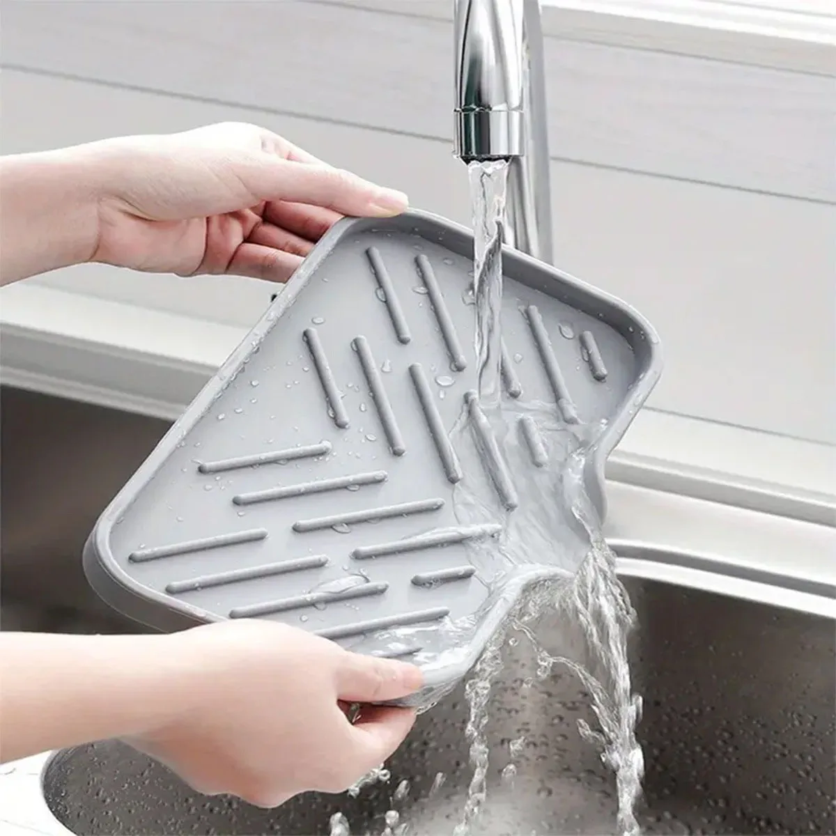 Silicone Drain Soap Box Bathroom Anti-slip Sink Tray Creative Washing Table Soap Tray Free Punch Drain Rack Portable Soap Dishes