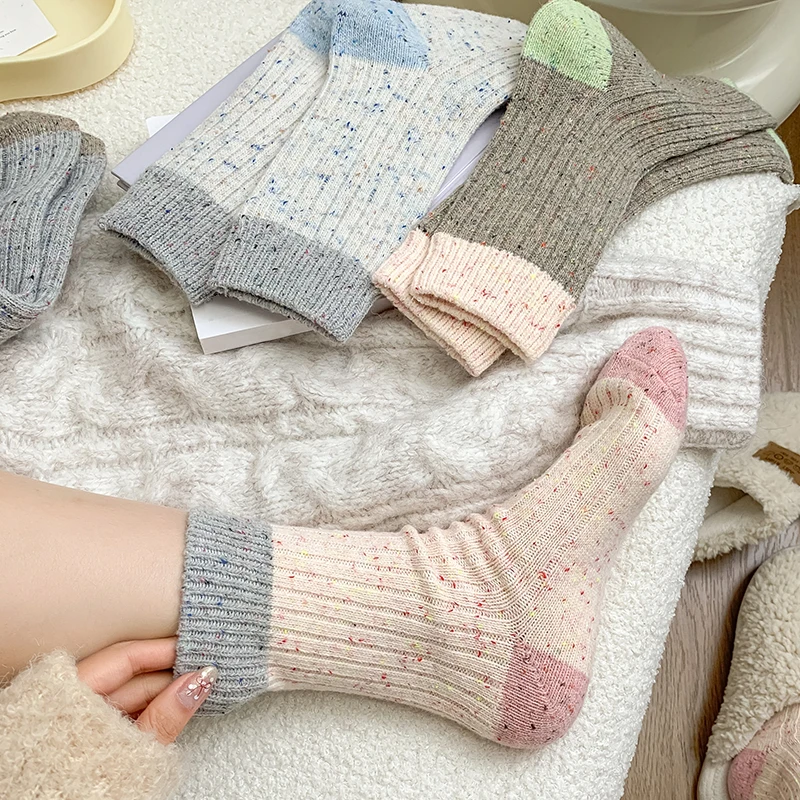 Kadın Çorapları Kalın Yeni Sonbahar Şeker Renk Moda Kore Çorap Kadın Yumuşak Yün Sıcak Yenilikler SweetCasual Kış Çorap Çizgili