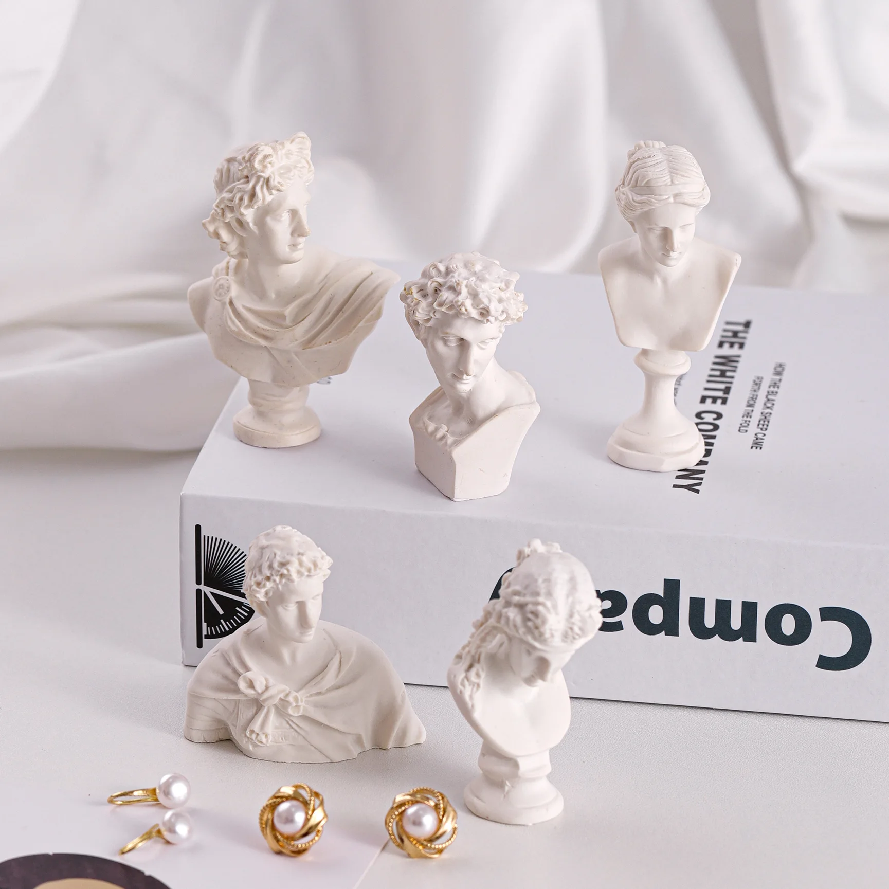 

Resin Figure White Venus David Jewelry Display Decoration Mini Statue Jewelry Shooting Prop Ornament