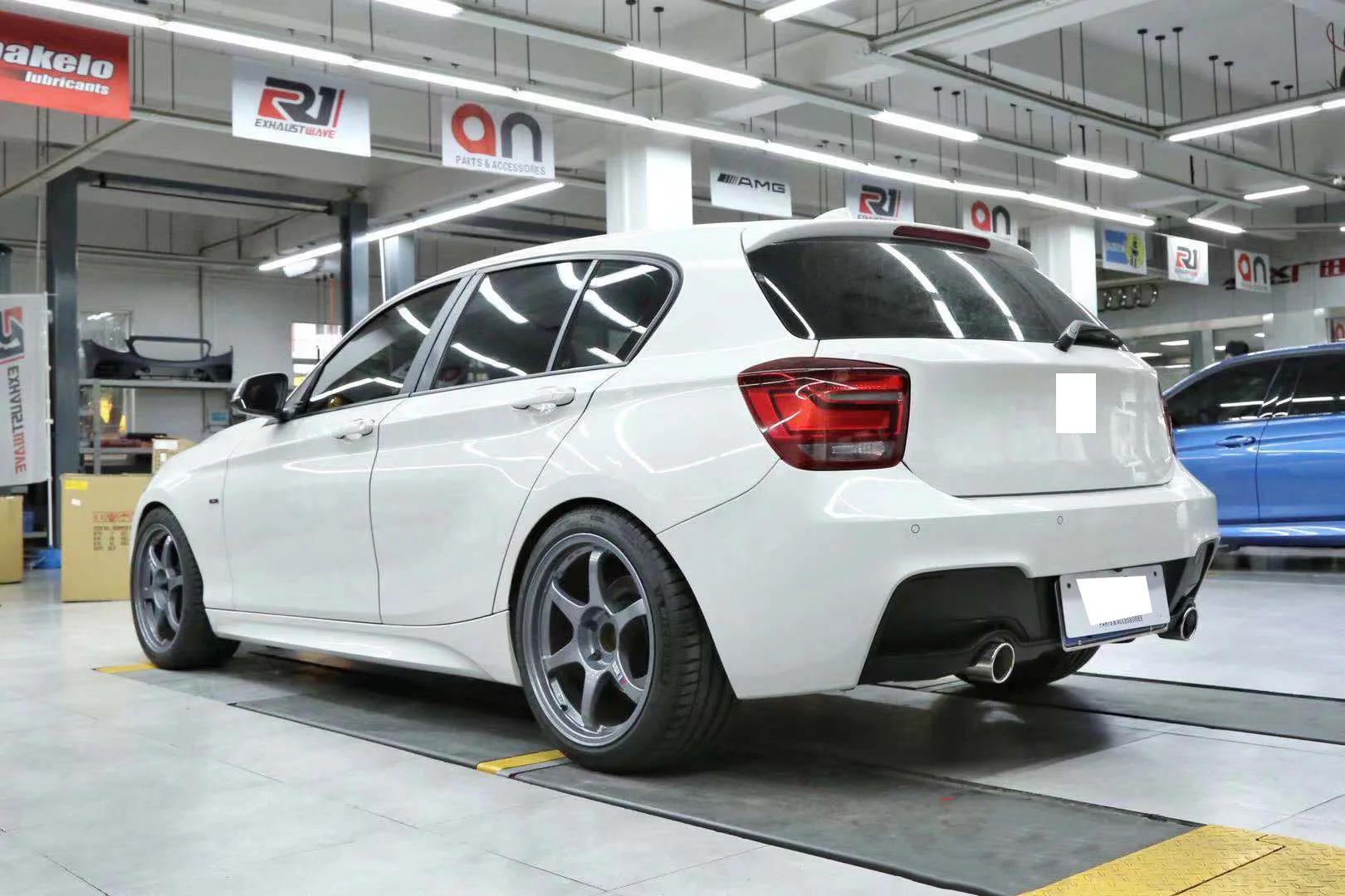 An F20 M-TECH Bodykit For 2012 to 2014 BMW 116i 118i 120i M135 Early F20 Modified MT Sport Front Bumper Side Skirt Rear Bumper