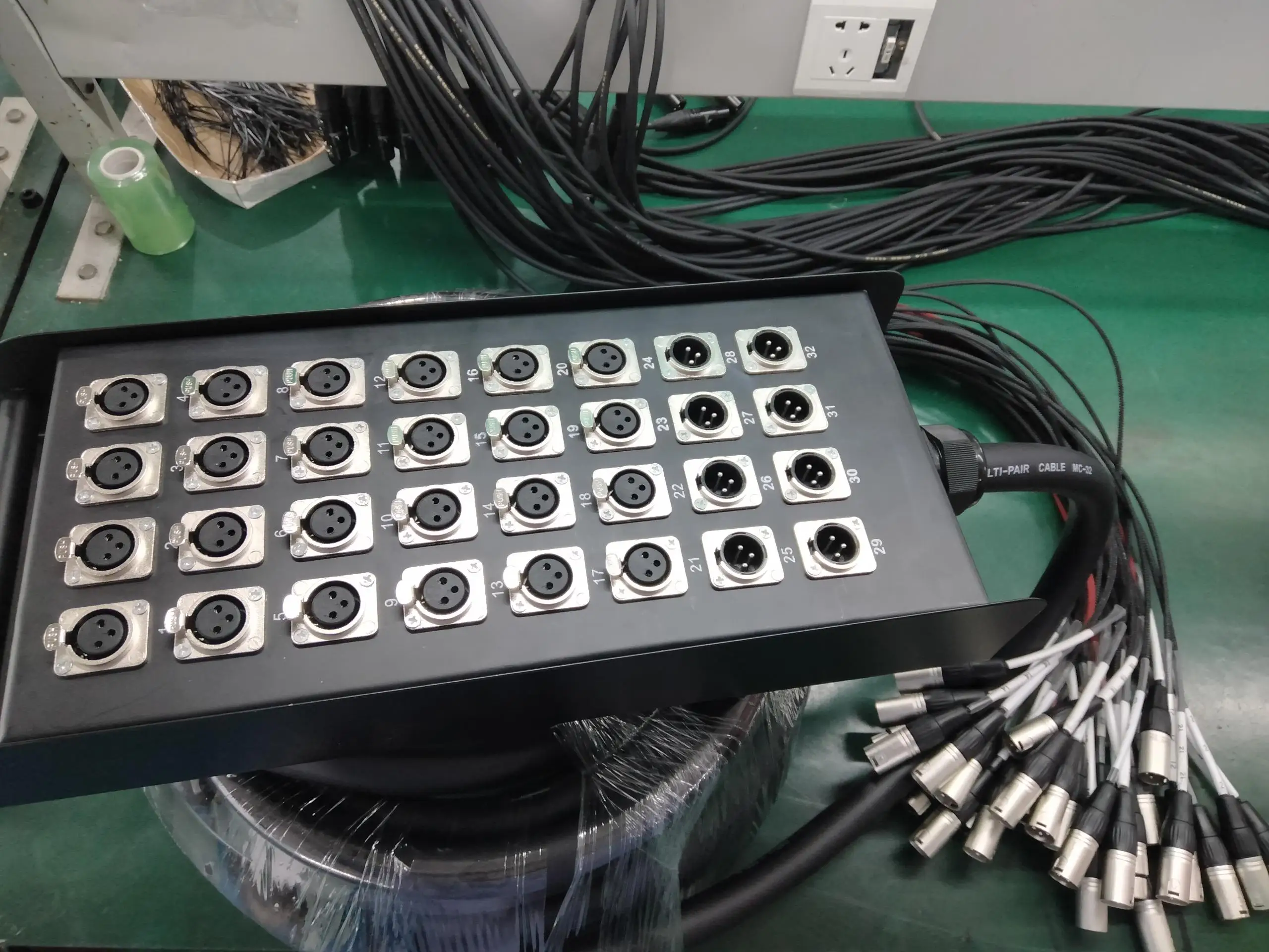 Snake Cable 32 Channels 50 Meters XLR Audio Snake Box with Heavy-Duty Metal Panel & Numbered Connectors