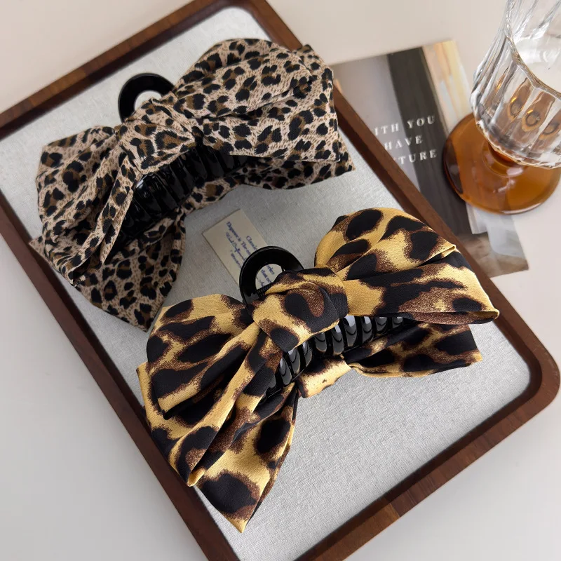 

1 шт. Премиум-заколка-краб с леопардовым принтом и бантом, новинка 2026 года, объемная заколка для волос для женщин, для пучка на затылке, осенне-зимняя, стильная