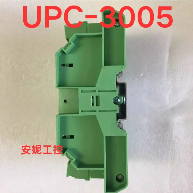 العلامة التجارية الجديدة. موزع إشارة المنفذ التسلسلي UPC-3005