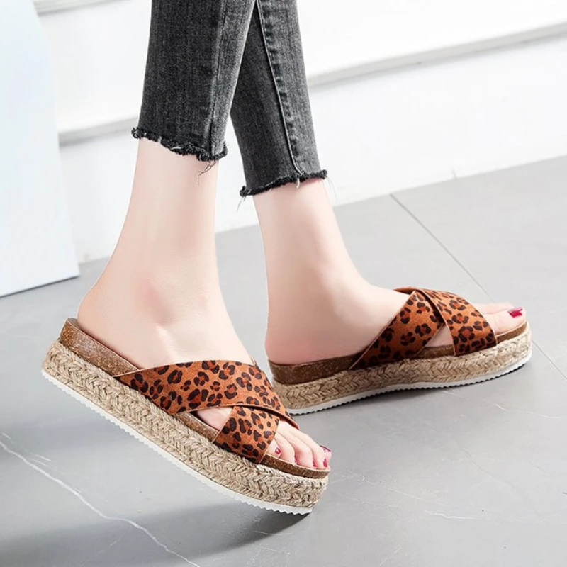 Beach Shoes Leopard Flip Flops Flat Slippers Gold Slippers Women Slides Summer Sandals Slippers with Thick Soles Platform Femal