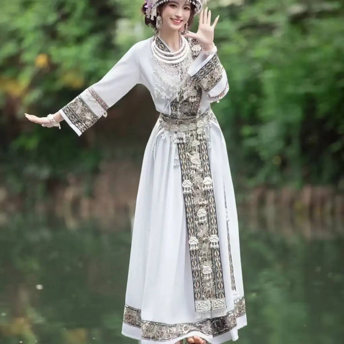 Elegant White Hmong Costume, Traditional Chinese Hanfu, Ethnic Minority Miao Clothing, Halloween Stage Performance Outfit Hmong