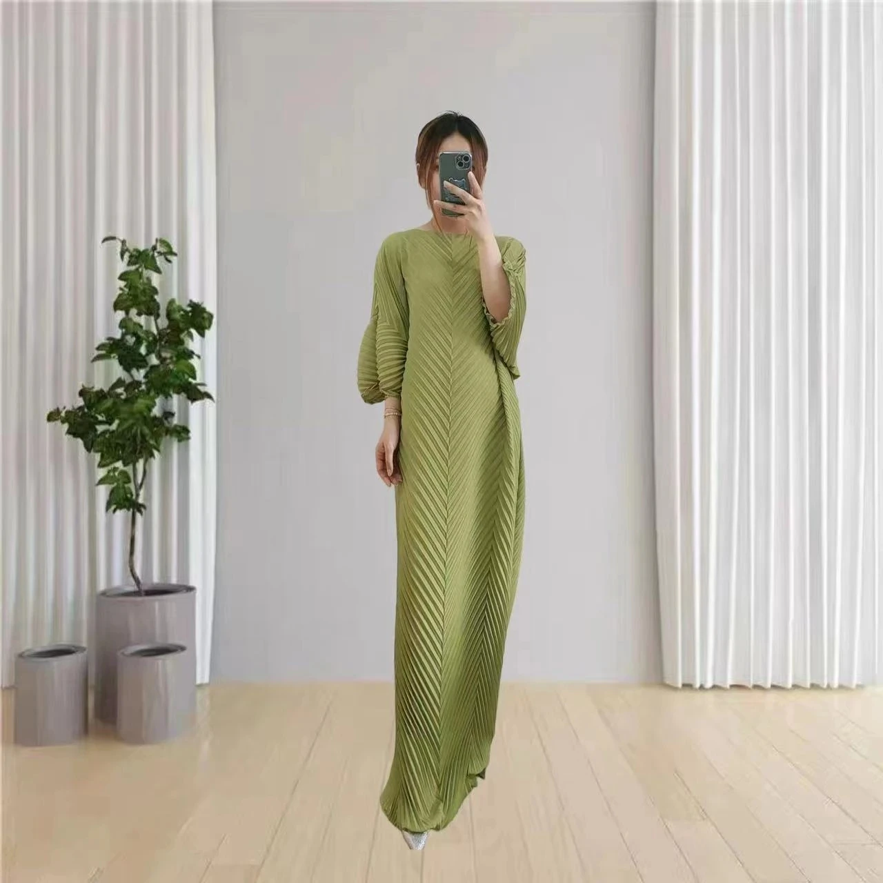 

Miyake Pleated 2023 New French Original Design Fashionable And Elegant Temperament Long Women Hand-Folded Loose Dress Hot Summer