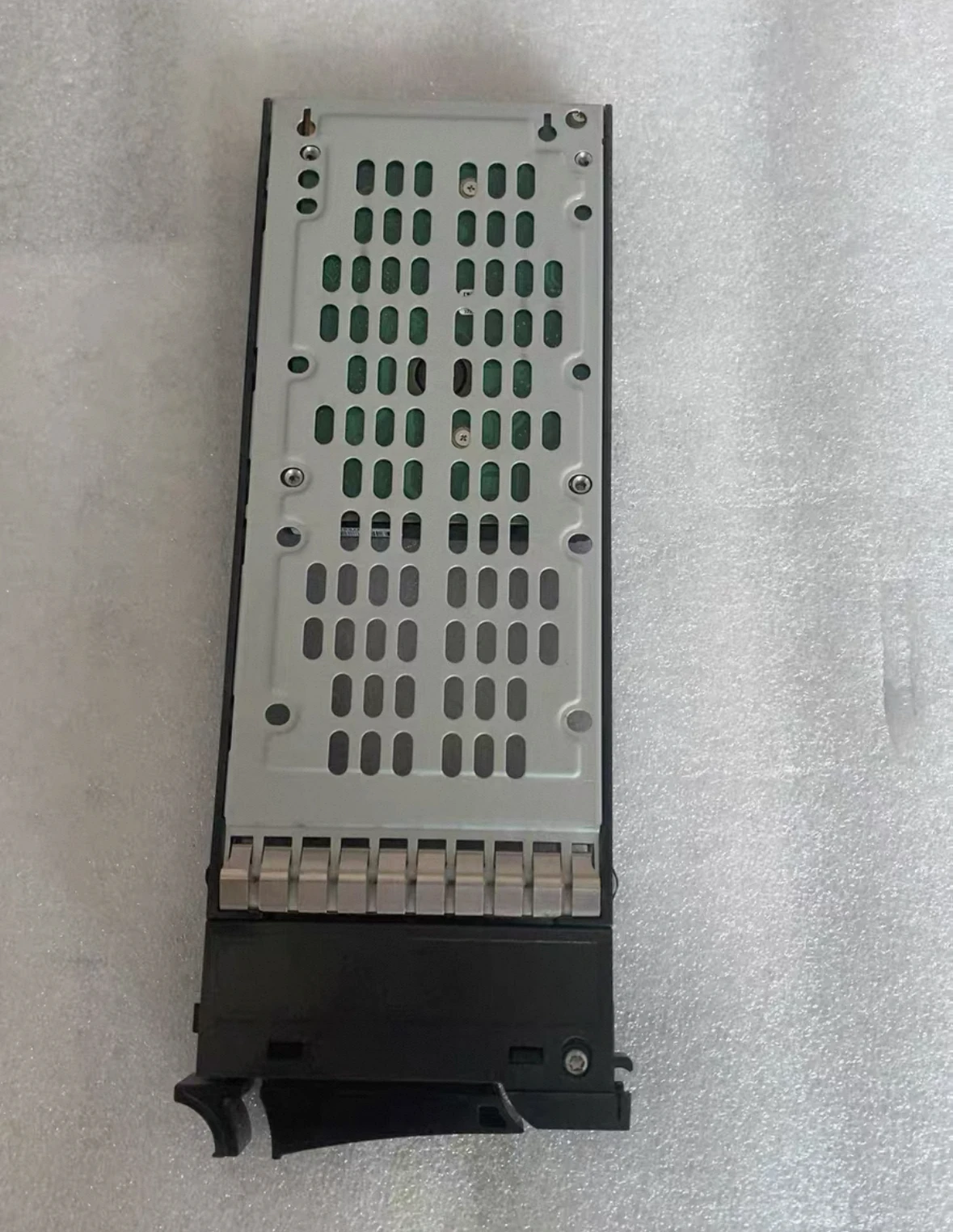 

For 85Y6186 1T 7.2K SAS 2.5 6G V7000 server hard drive
