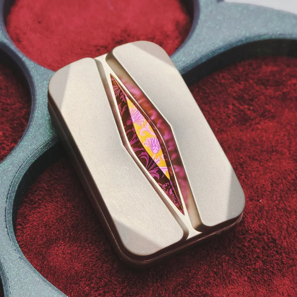 YCEDC Kongshan aleación de titanio Metal grabado Limitless parche de colaboración mecánica juguete de descompresión de tarjeta de empuje competitiva