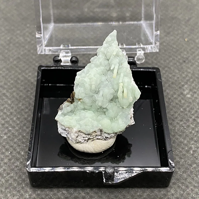 100% natural gibbsite (fluorescence effect green) original crystal mineral specimen +Box size：35*35*35mm