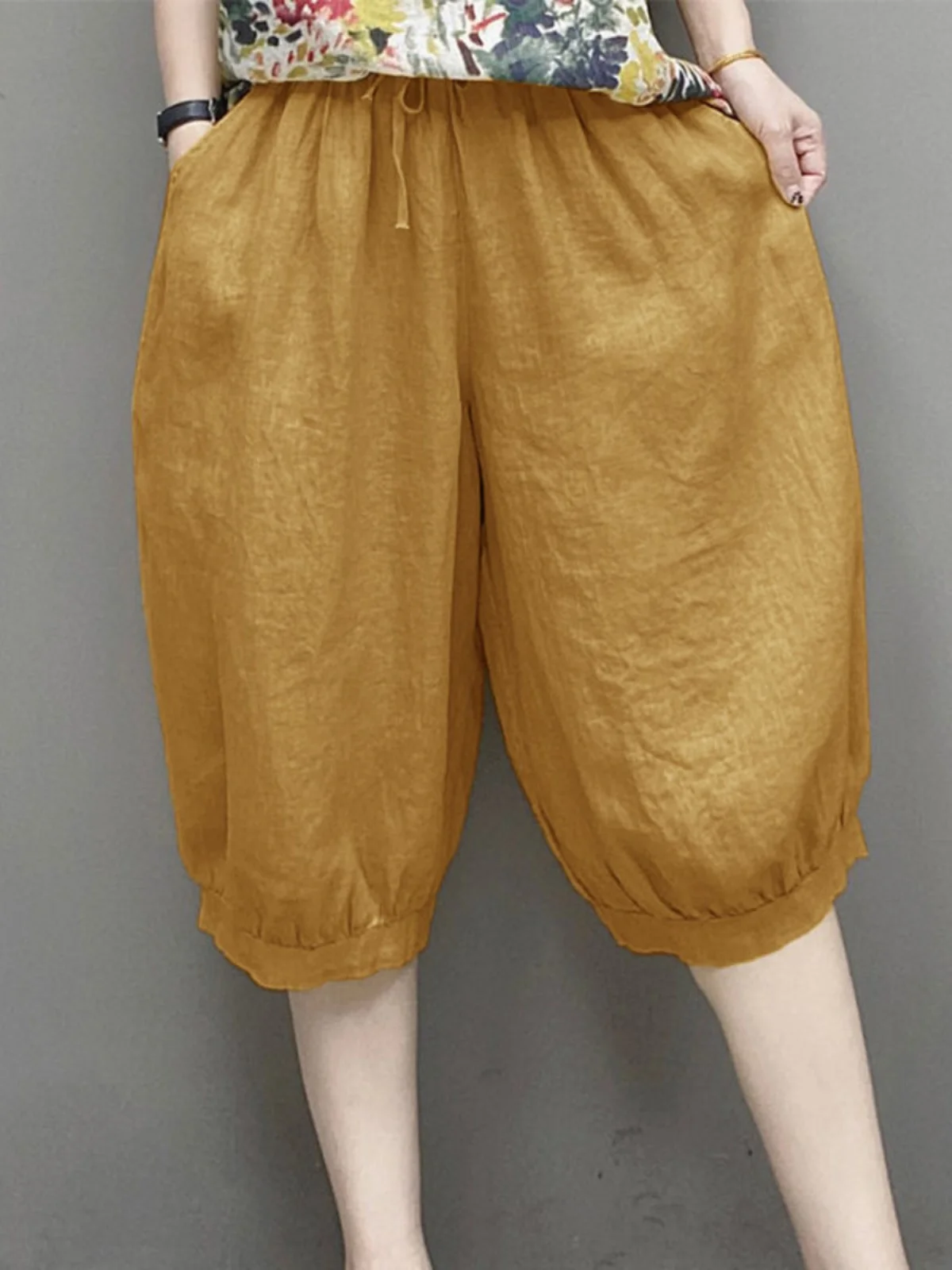 Spodnie damskie letnie z efektem wyszczuplającym, z lodowego jedwabiu, cienkie, lniane, do kolan, luźne, z elastyczną talią, szerokie nogawki typu latarnia, luźne spodnie do połowy łydki.